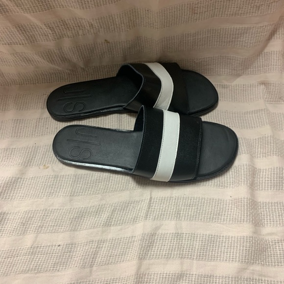 Black and white ladies sandal. - Picture 2 of 3